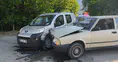Hafif ticari araç otomobille çarpıştı: 4 yaralı
