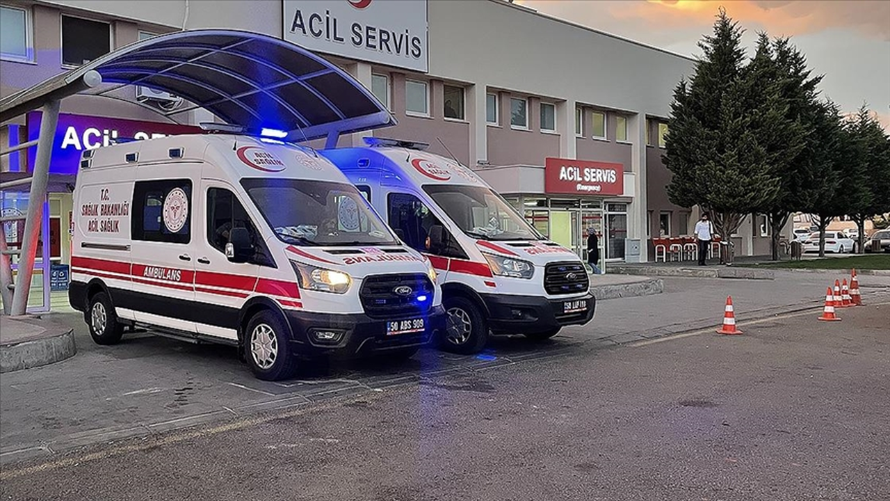Otomobille çarpışan motosikletteki 2 genç öldü