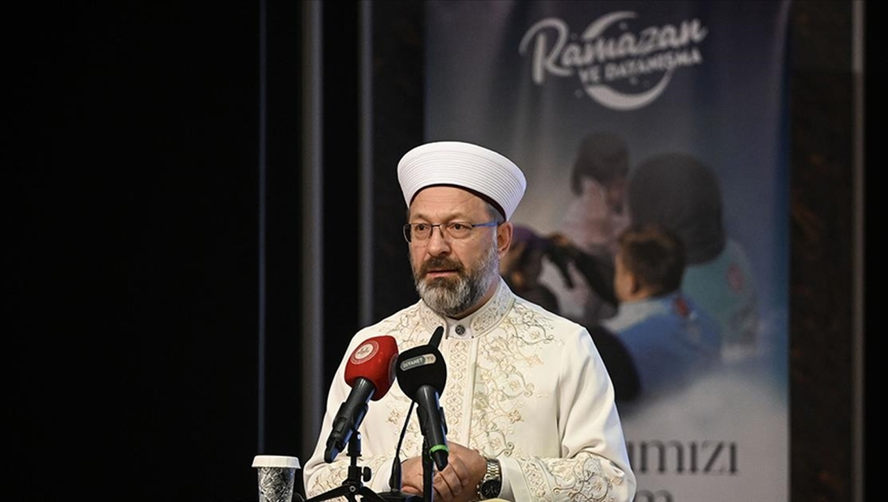 Diyanet İşleri Başkanı Erbaş, İsveç'te Kur'an-ı Kerim'e yönelik eyleme onay verilmesini lanetledi