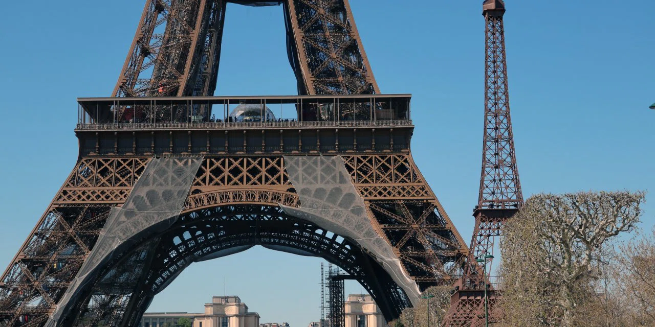 Paris’te Eyfel Kulesi sayısı ikiye çıktı