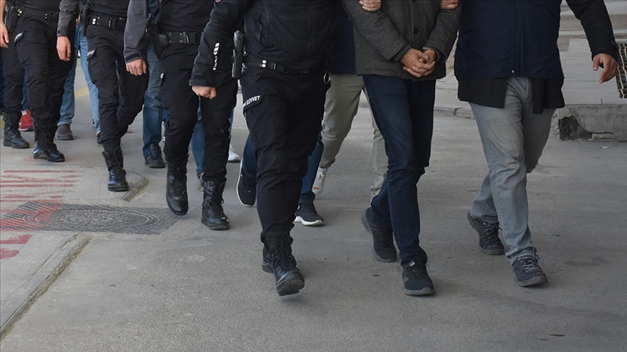 Kurban eti bekleyenlere, donmuş et veren restoran sahipleri adliyeye sevk edildi