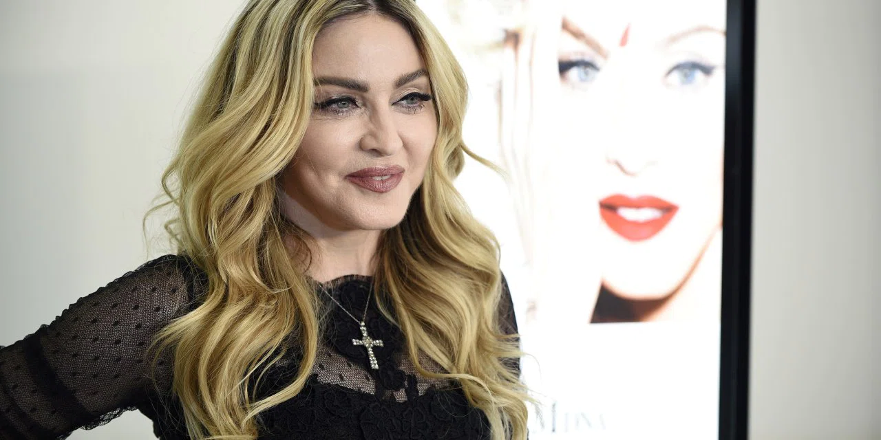 Hastaneye kaldırılan Madonna'nın dünya turnesi ertelendi