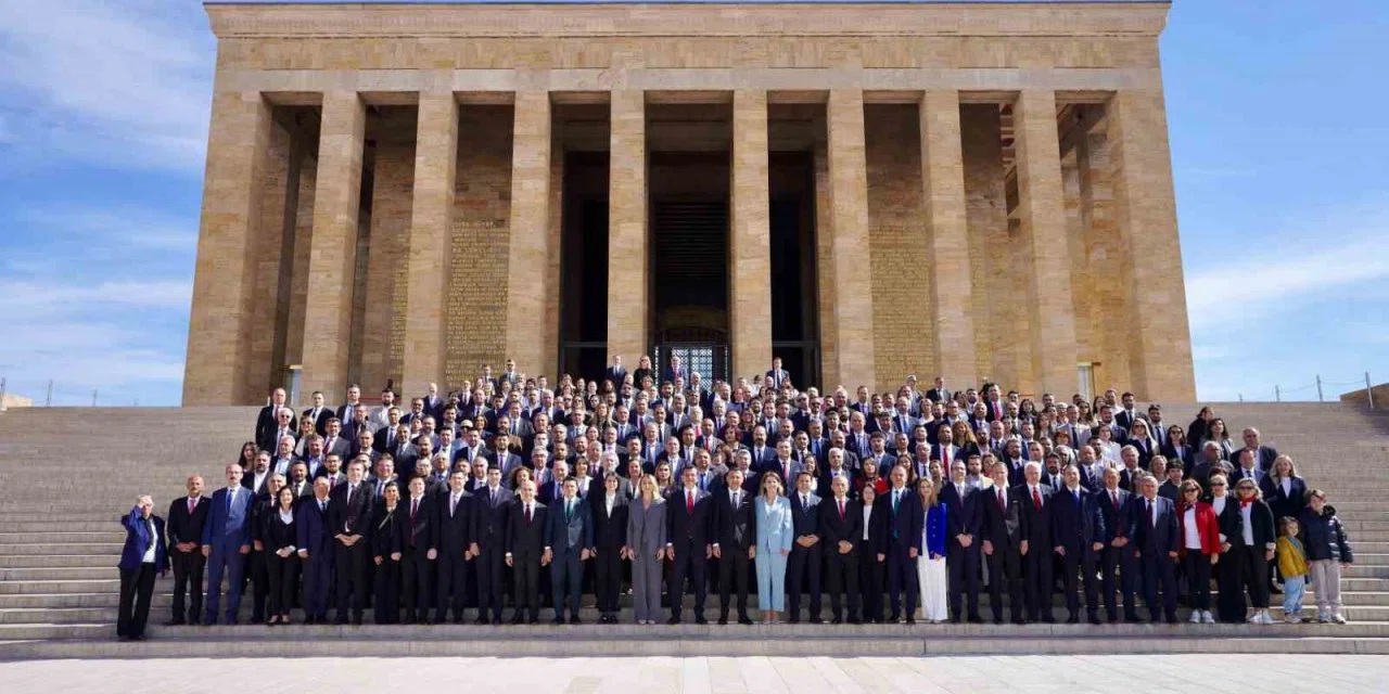 CHP’li başkanlar Anıtkabir’i ziyaret etti