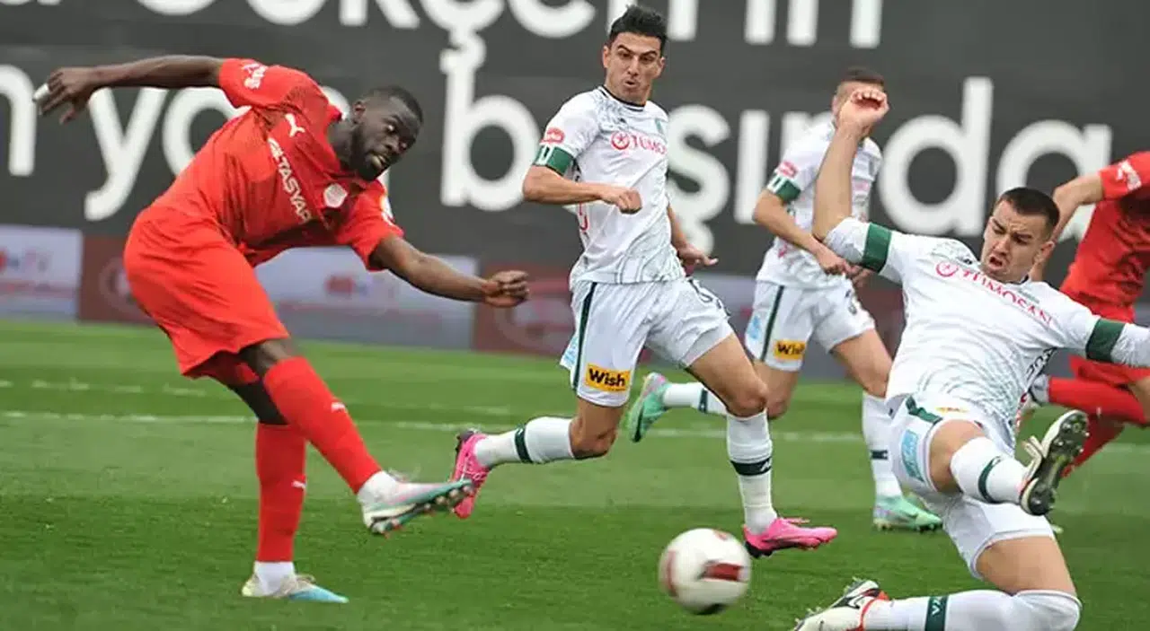 Konyaspor’dan ayrıldı, kariyer rekoruna ulaştı