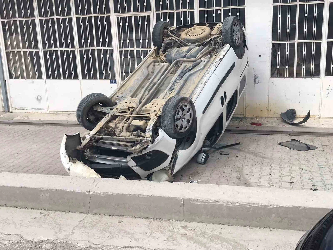 Konya’da hafif ticari araç takla attı: 1 yaralı