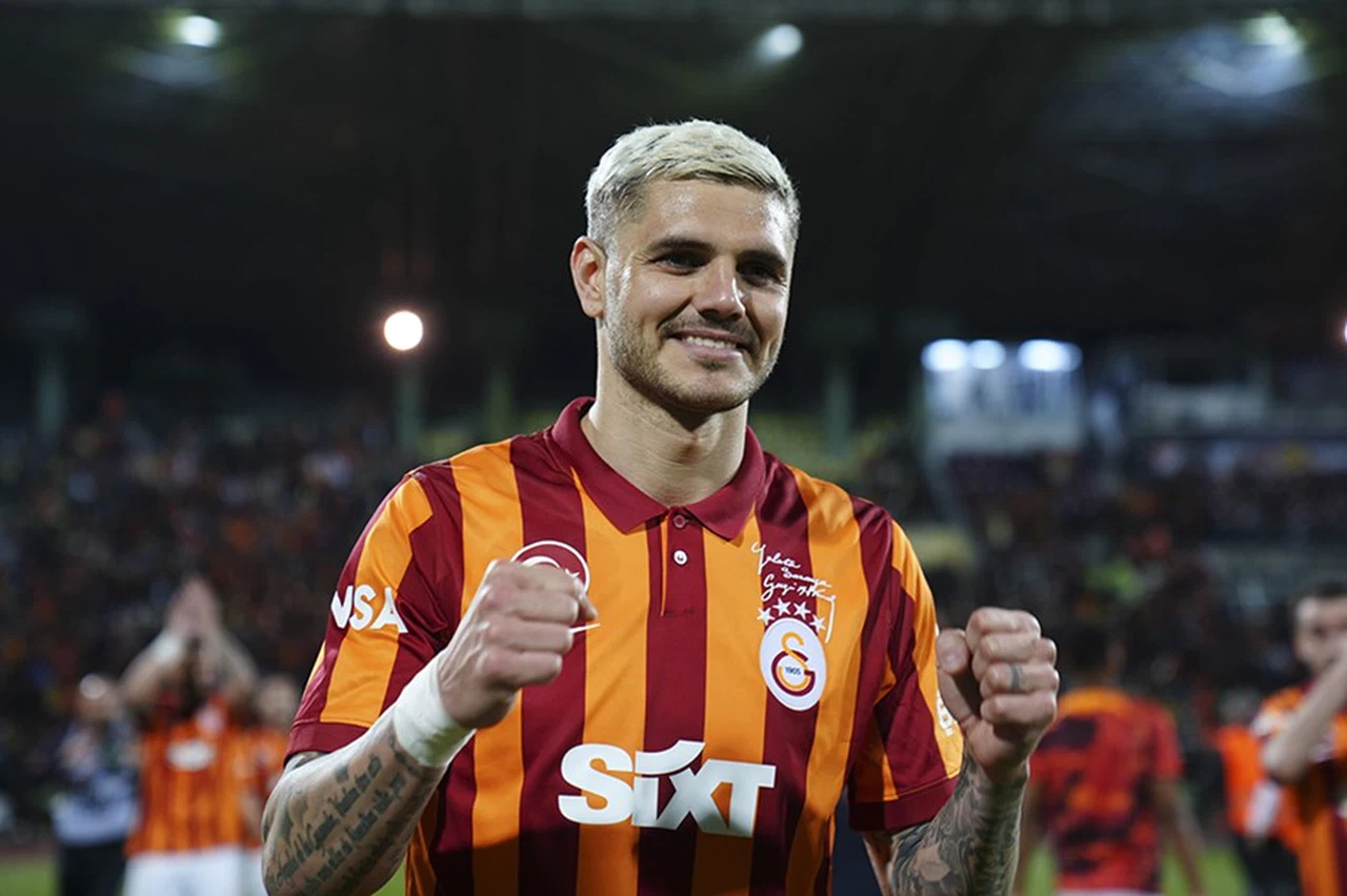 Galatasaray-Fenerbahçe derbisinde 90 yıl sonra bir ilk gerçekleşti