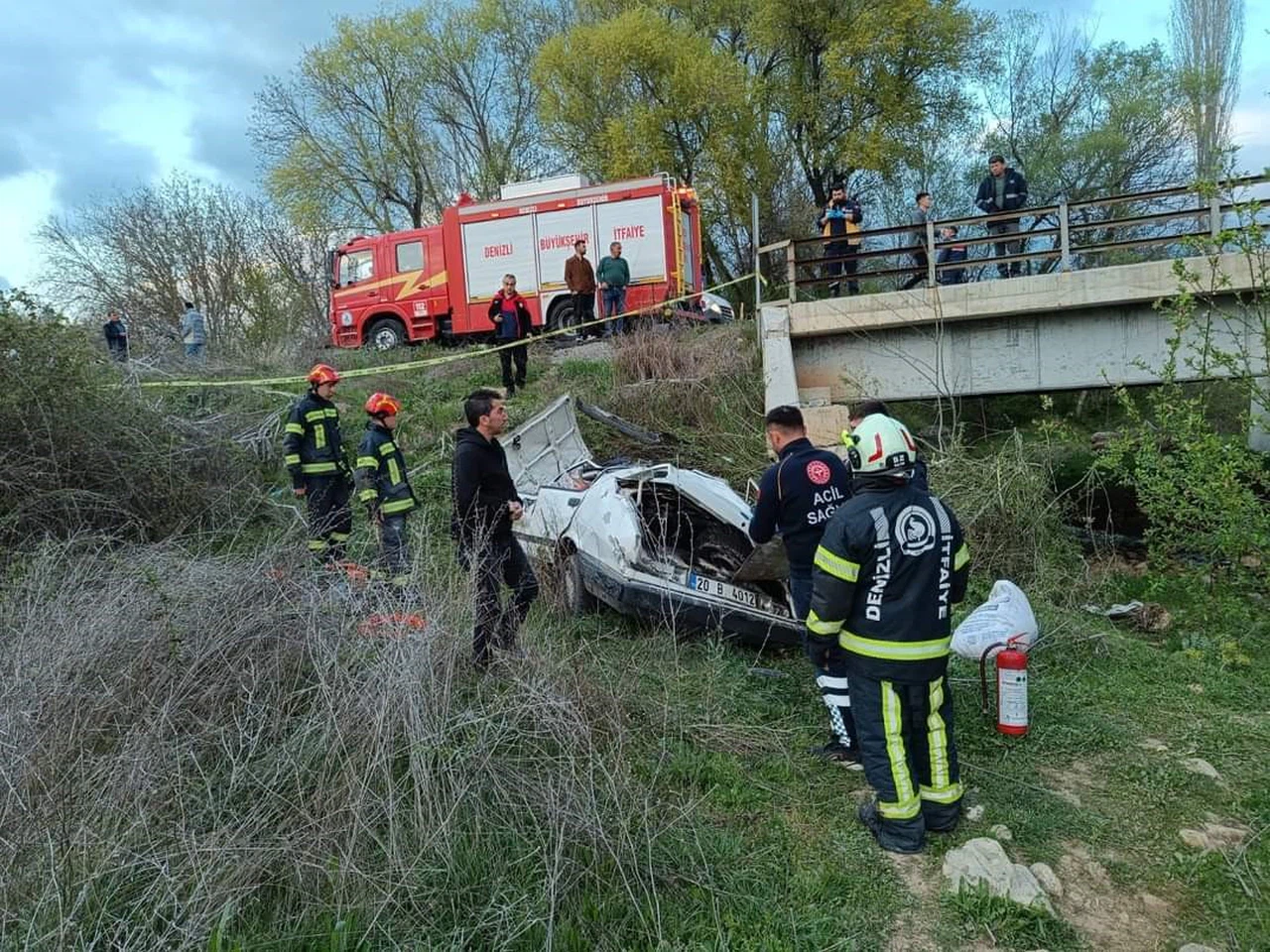 Motosiklet ile otomobilin karıştığı kazada 3 kişi öldü