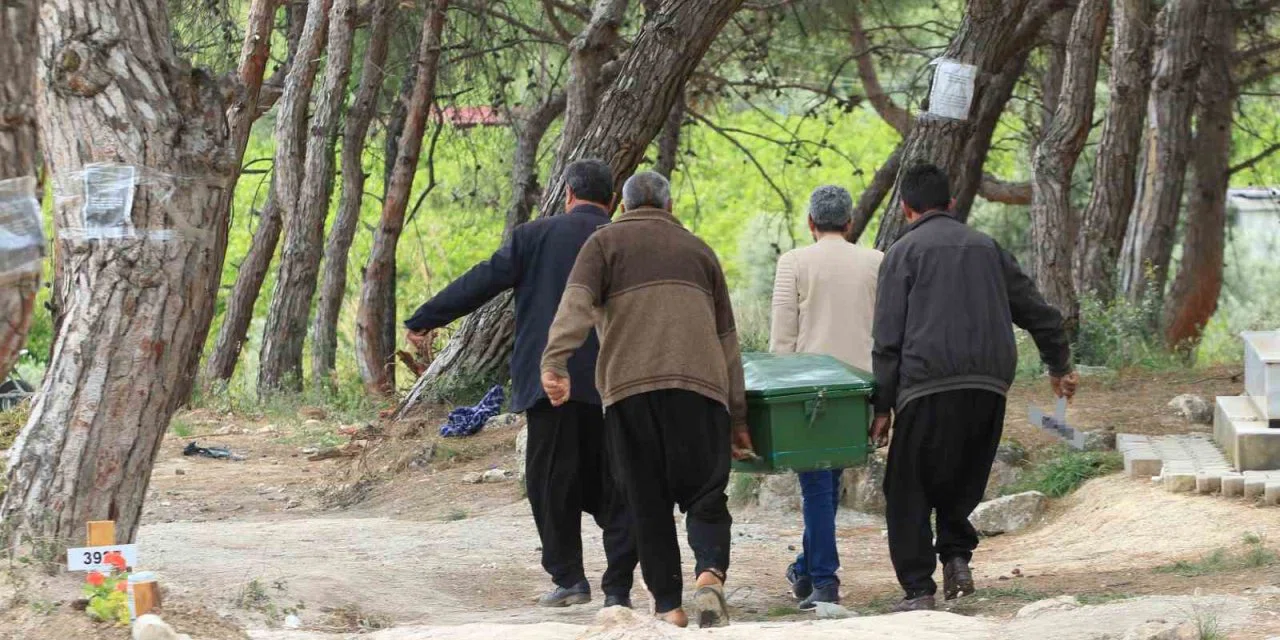 İntihar eden katil zanlısının cenazesi köyde istenmedi