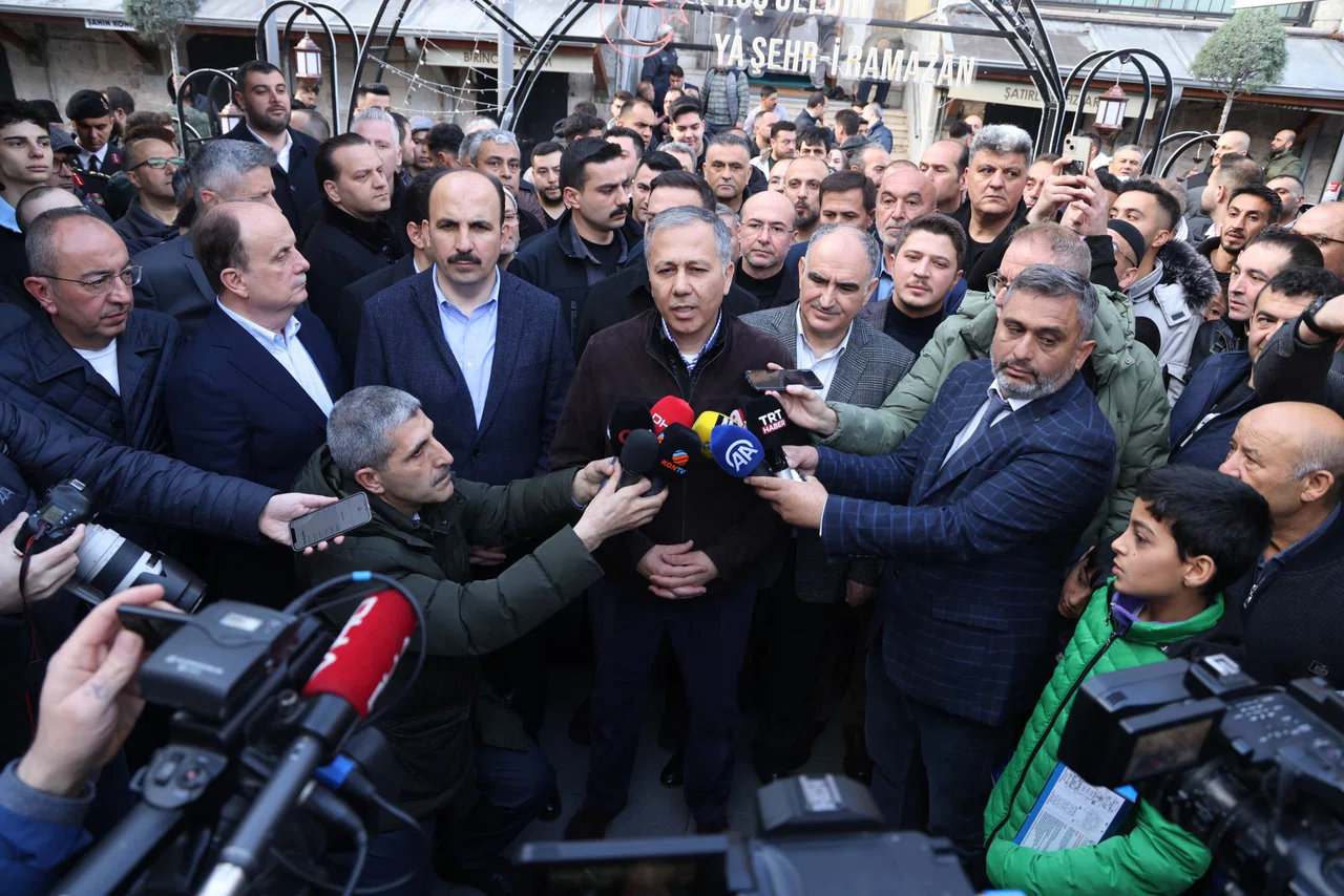 Bakan Yerlikaya ve başkanlar, Konyalılar ile bayramlaştı