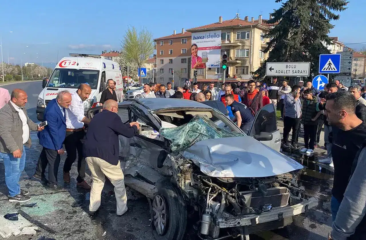 Feci kaza: 2 ölü, 1 yaralı