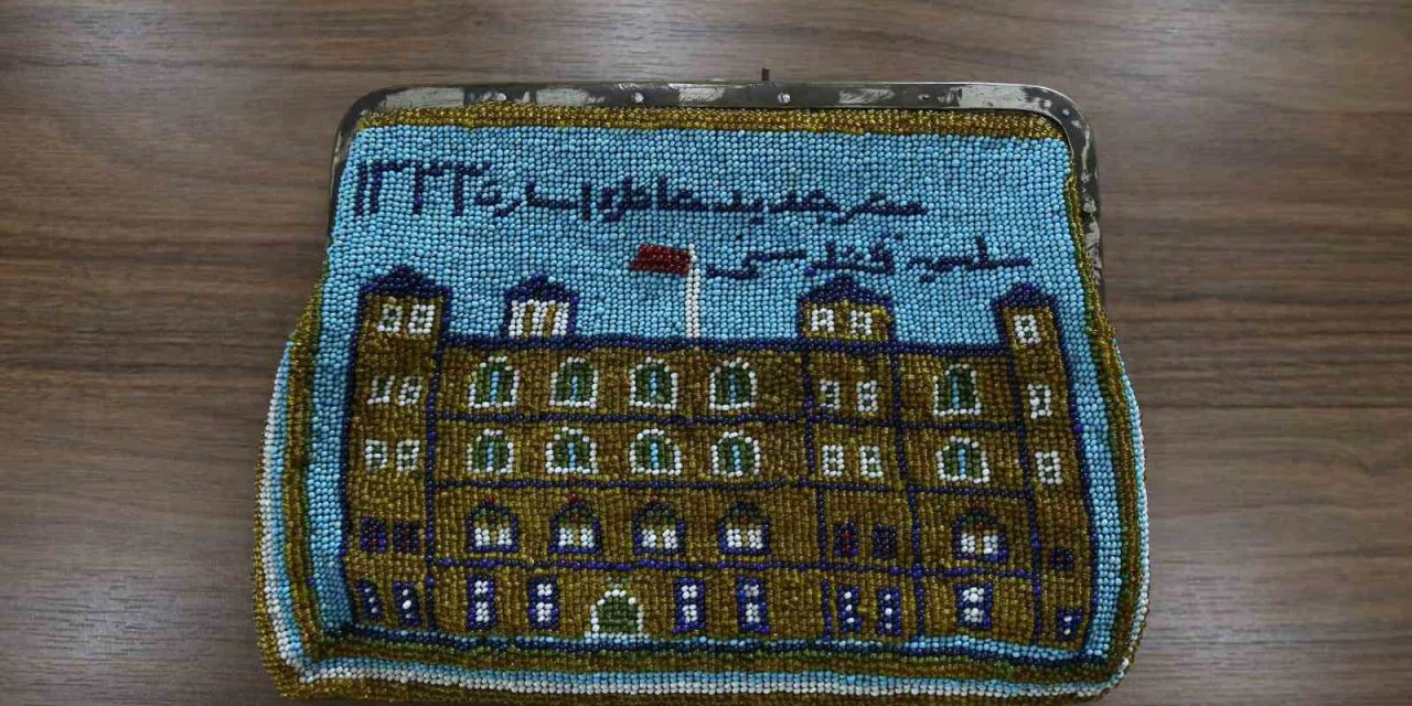 Tırnaktan bile küçük İncil