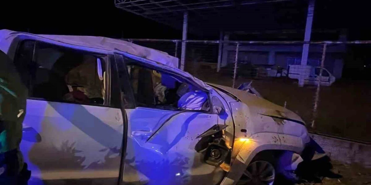 Kontrolden çıkan kamyonet takla attı: Ölü ve yaralılar var