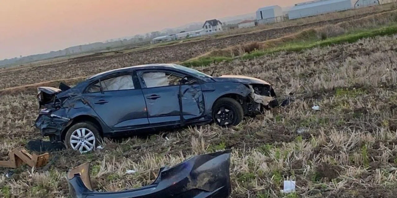 Yoldan çıkan otomobil takla attı