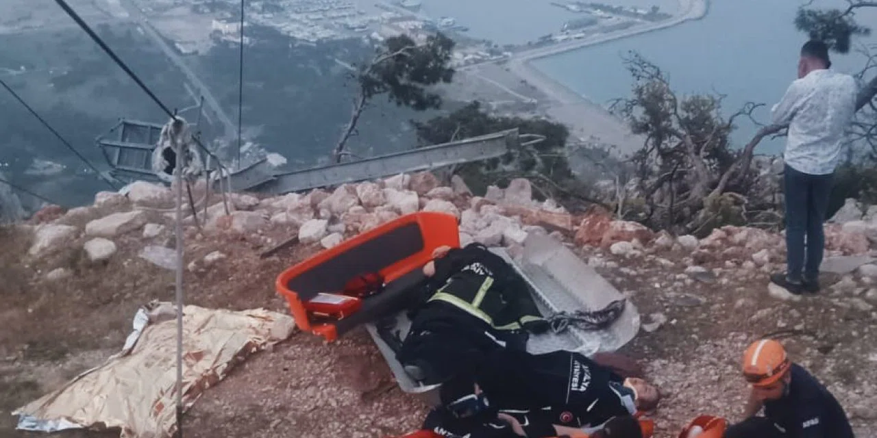 Teleferik kabini düştü: 1 ölü, 2’si çocuk 7 yaralı