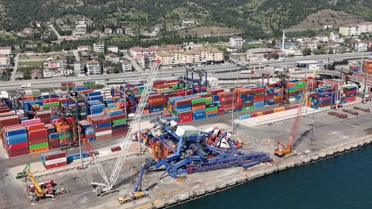 Milyonluk liman kazasında 1 aydır enkaz kaldırma çalışması sürüyor