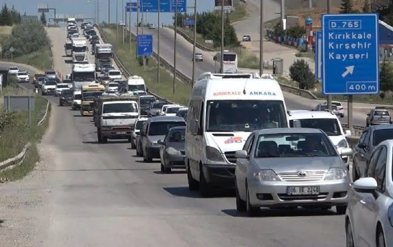 9 günlük tatil bitti, tatilciler geri dönüşe başladı
