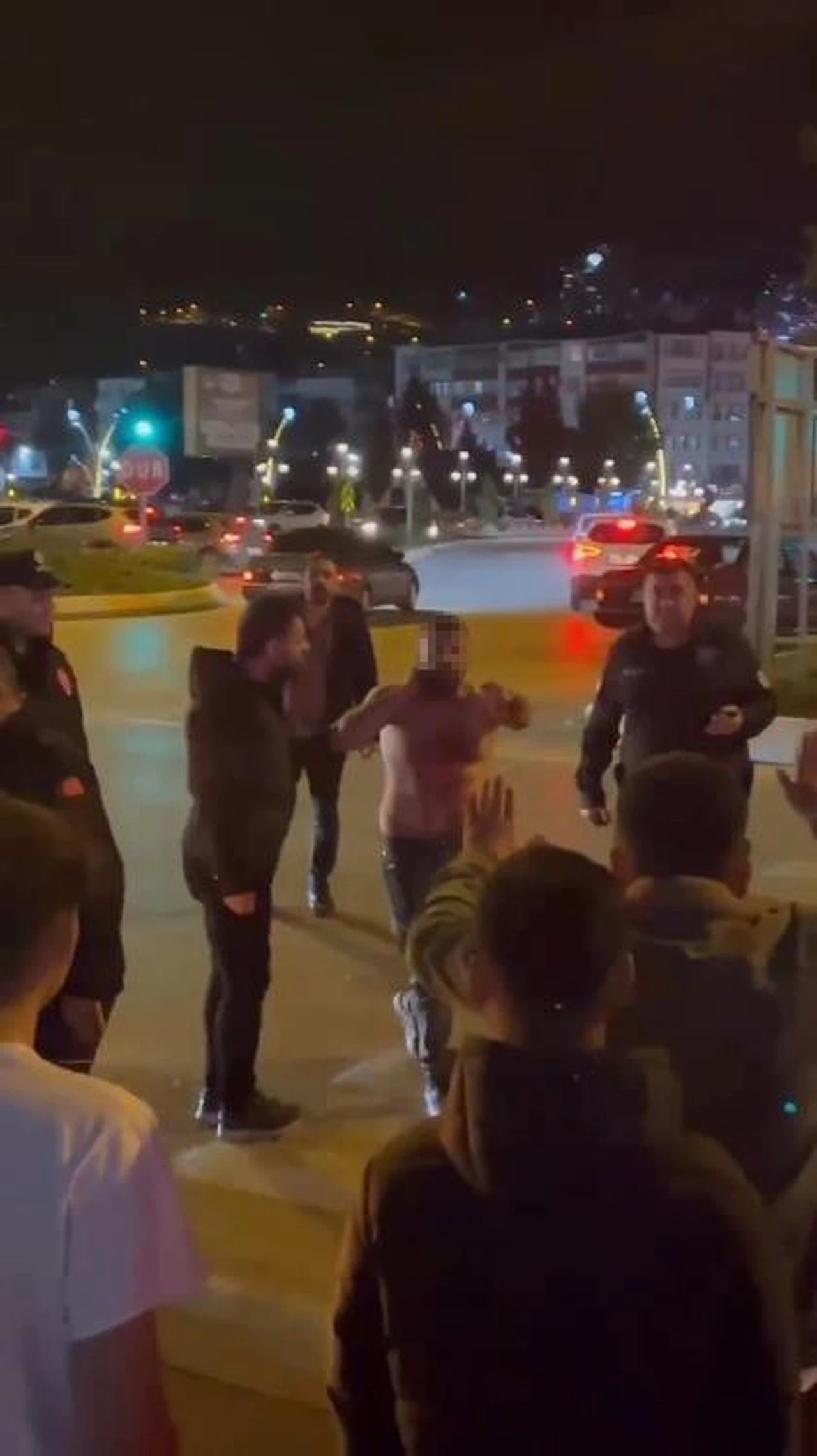 Yolcu otobüsünde dehşet! Muavini rehin aldı