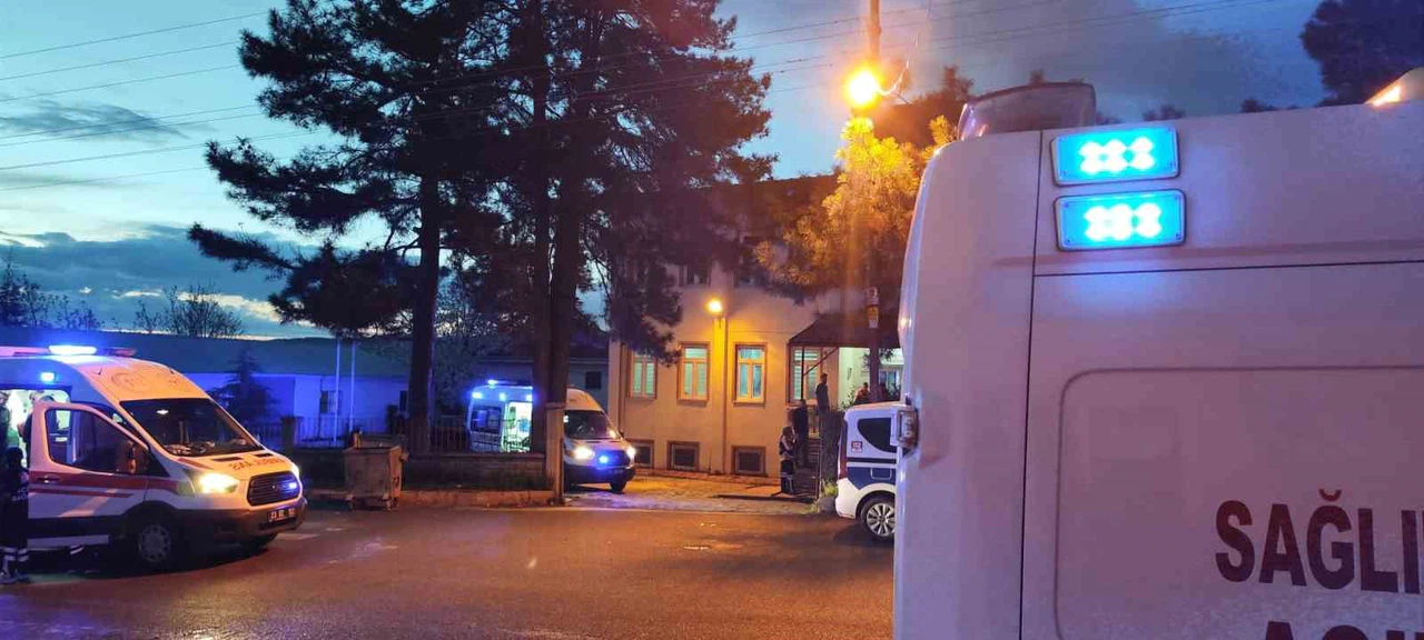 4. kattan düşen 3 yaşındaki çocuk ağır yaralandı