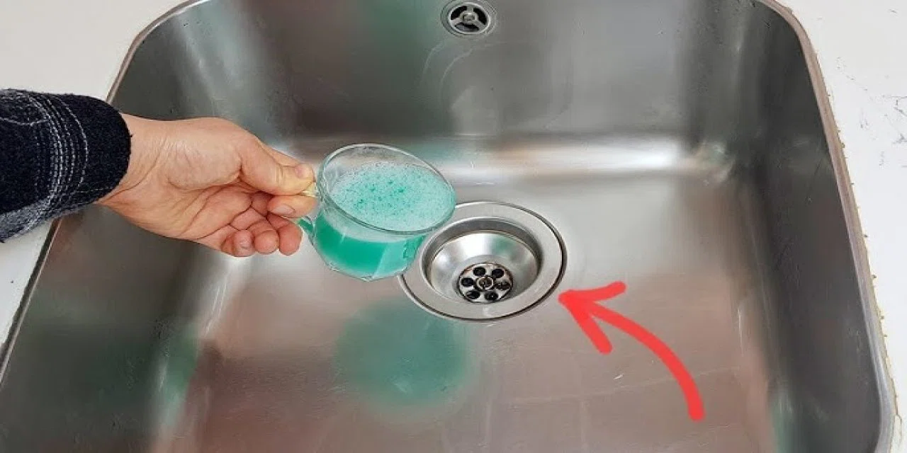 Sadece 2 malzemeyle tıkalı lavaboları açın ve mutfaktan gelen kokuyu anında yok edin