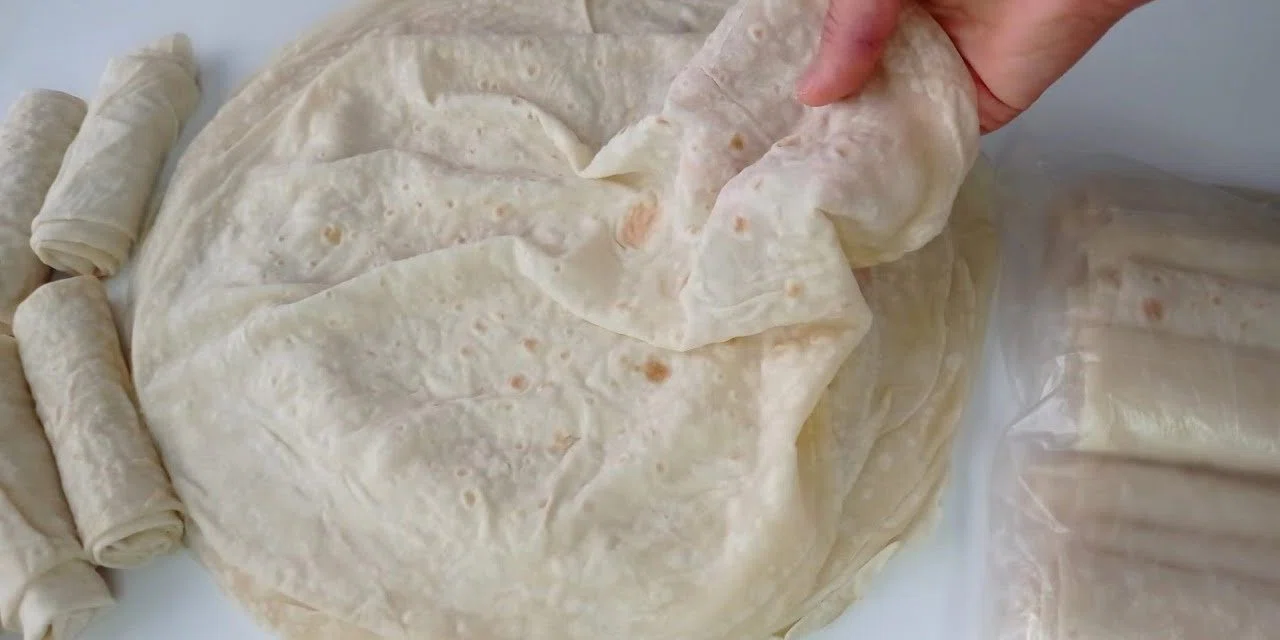 Yufkacıların sırrı ortaya çıktı! Çarşaf gibi açılıyor ve asla yırtılmıyor... Evde yufka açmanın tüyosu