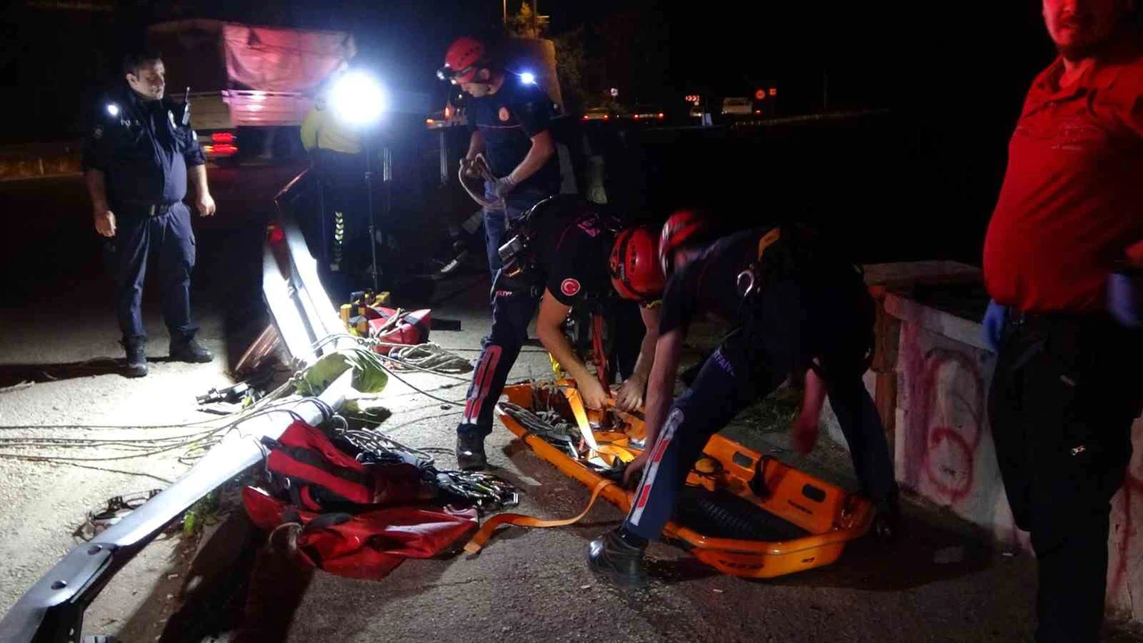 15 metrelik uçurumdan uçtular, hayatlarını ağaç kurtardı