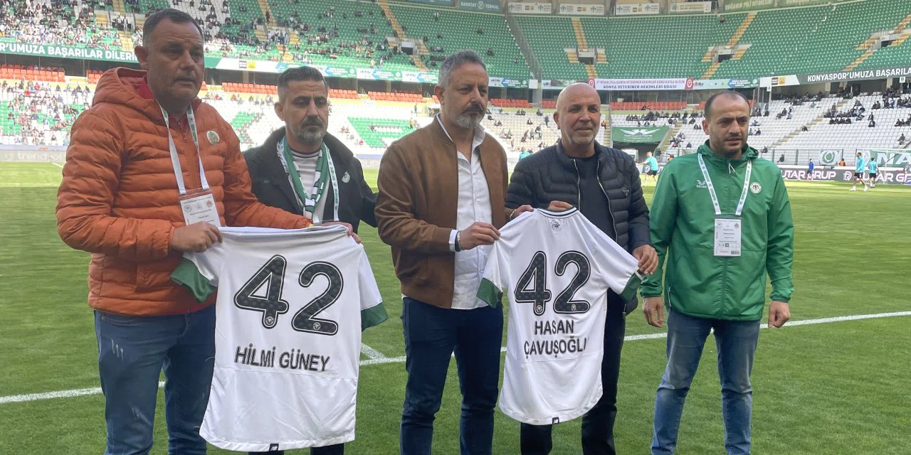 Konyaspor başkanı Korkmaz‘dan Çavuşoğlu‘na forma jesti