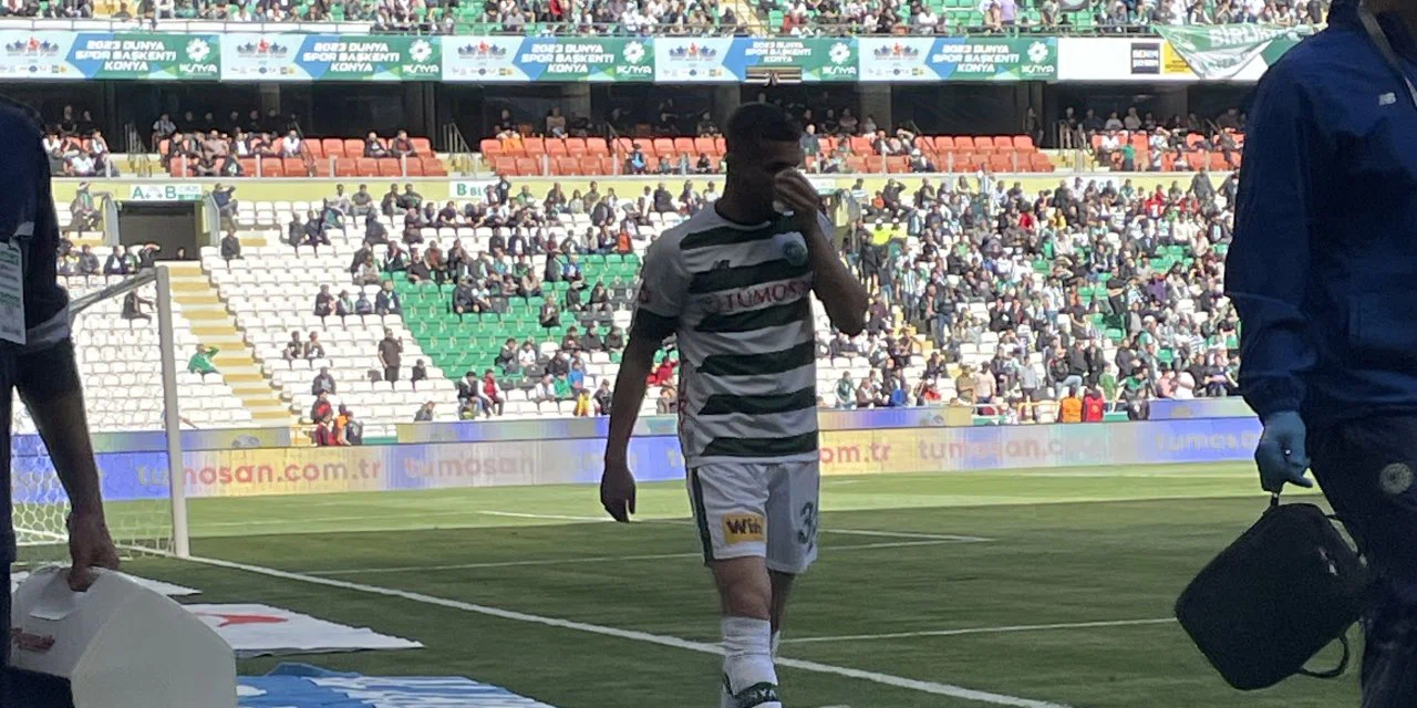 Konyasporlu oyuncunun burnu burnu kırıldı! Hakem faul bile çalmadı