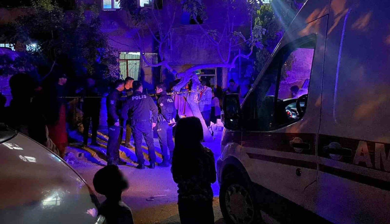 Genç kız, iple kendini astı