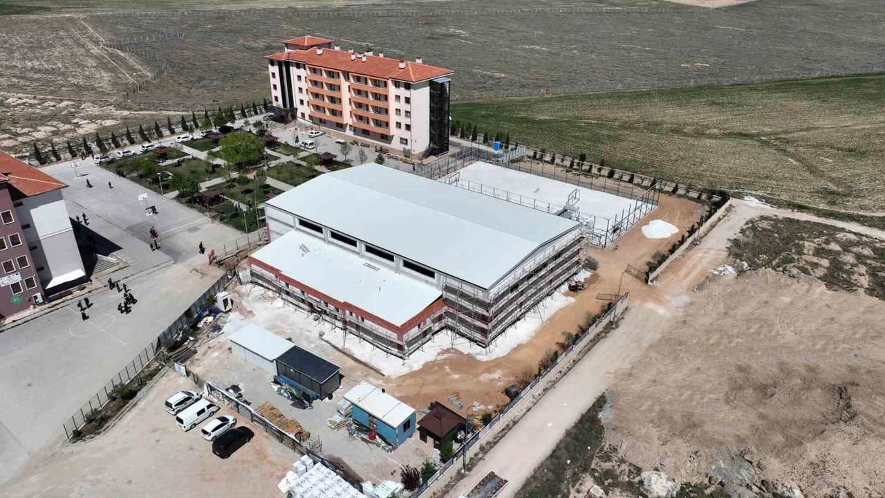 Konya'nın bu ilçesinde çim sahalar yükseliyor