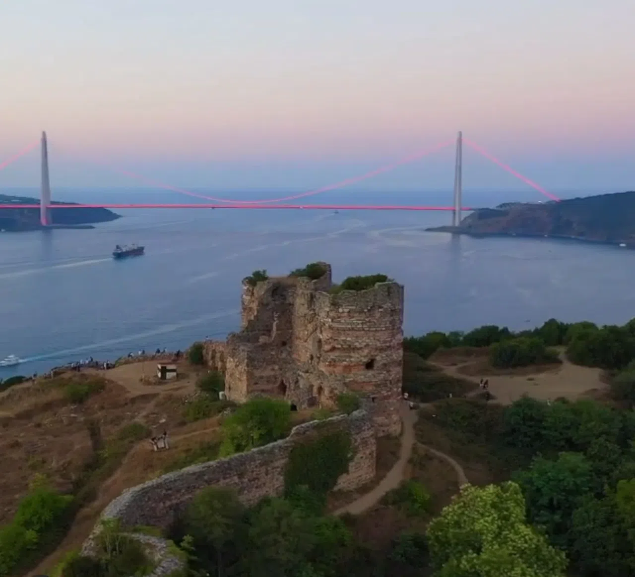 Yoros Kalesi harabeye döndü