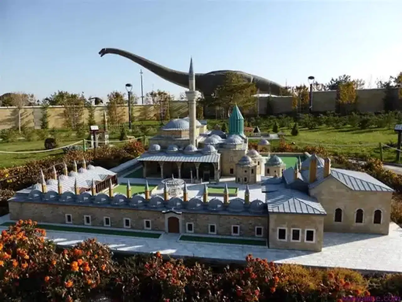 Konya'da dinozorları görmek isteyenler 20 lira ödeyecek
