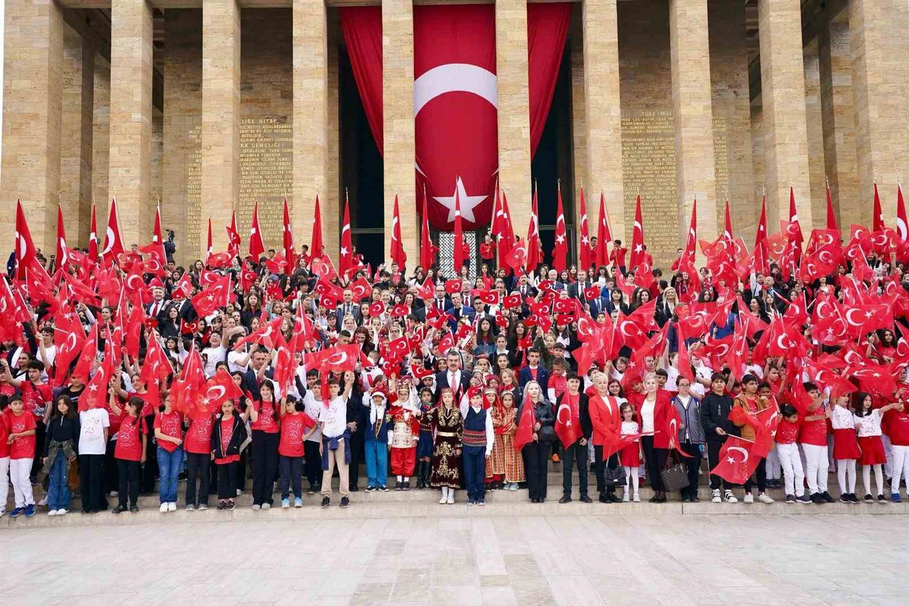 Anıt Kabir'de 23 Nisan etkinlikleri başladı