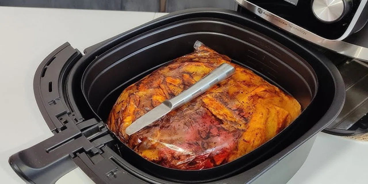 Airfryer kullanarak bütün tavuk pişirmenin sırrı! Bu tarifle çok daha hızlı pişiyor