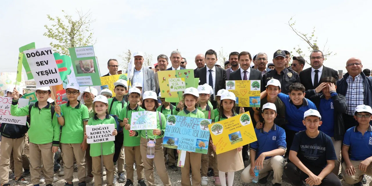 Konya resmen yeşile bürünüyor! Ağaç ekilmedik yer kalmayacak