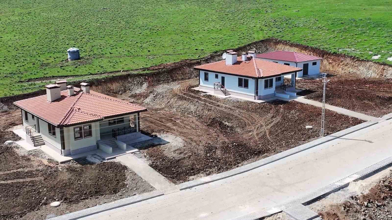 Kalıcı konutların teslimi devam ediyor