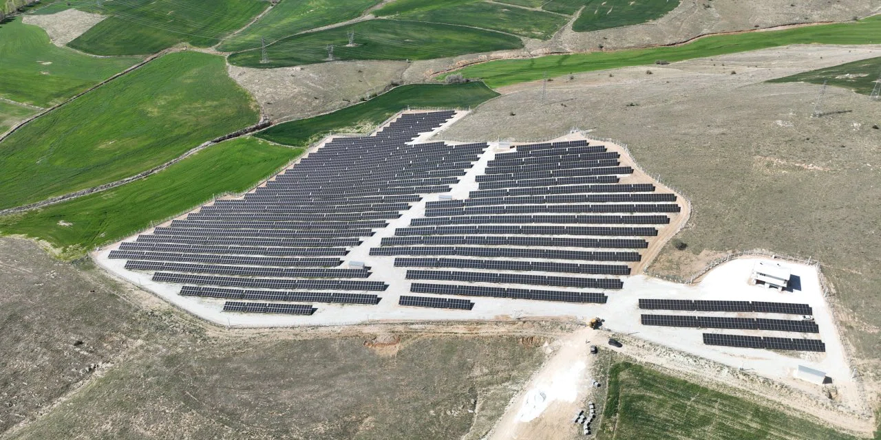 Konya'nın güneş tarlası üretime başladı! Enerjiye katkı sağlayacak