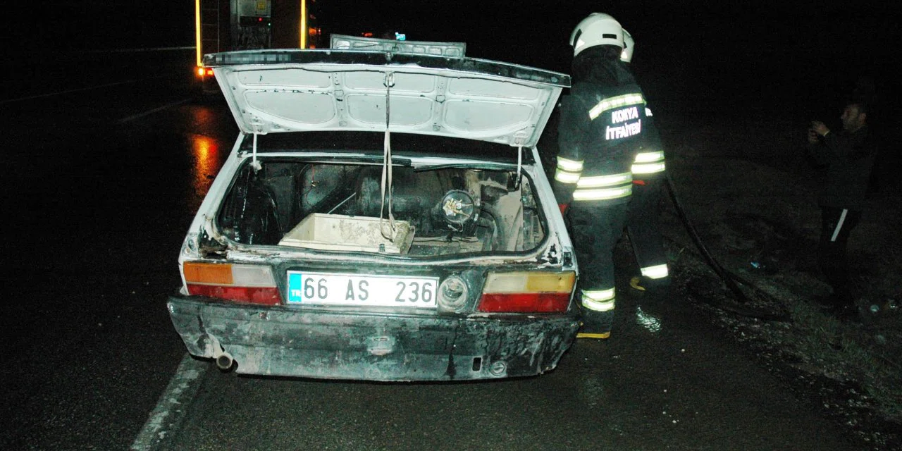 Konya'da yanan otomobil kullanılamaz hale geldi