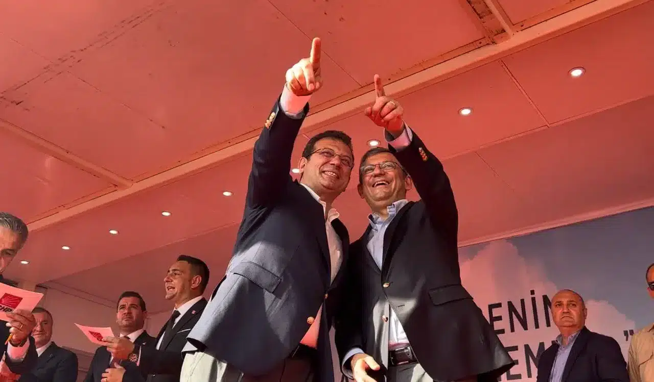 CHP Genel Başkanı Özel ve İBB Başkanı İmamoğlu Saraçhane’de
