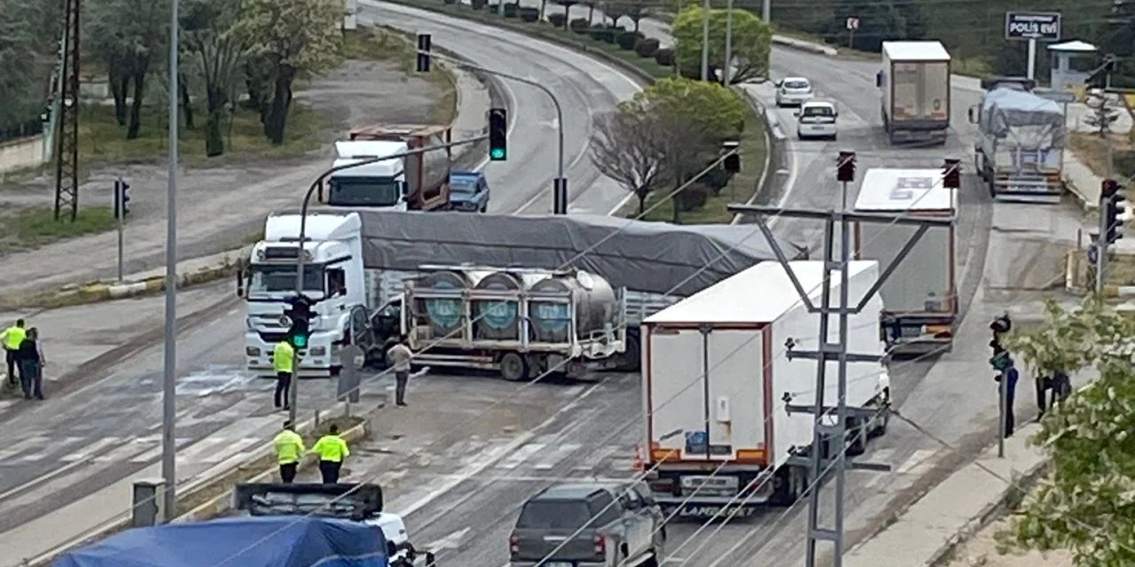 Konya'da trafiği kapatan kaza! 1 yaralı