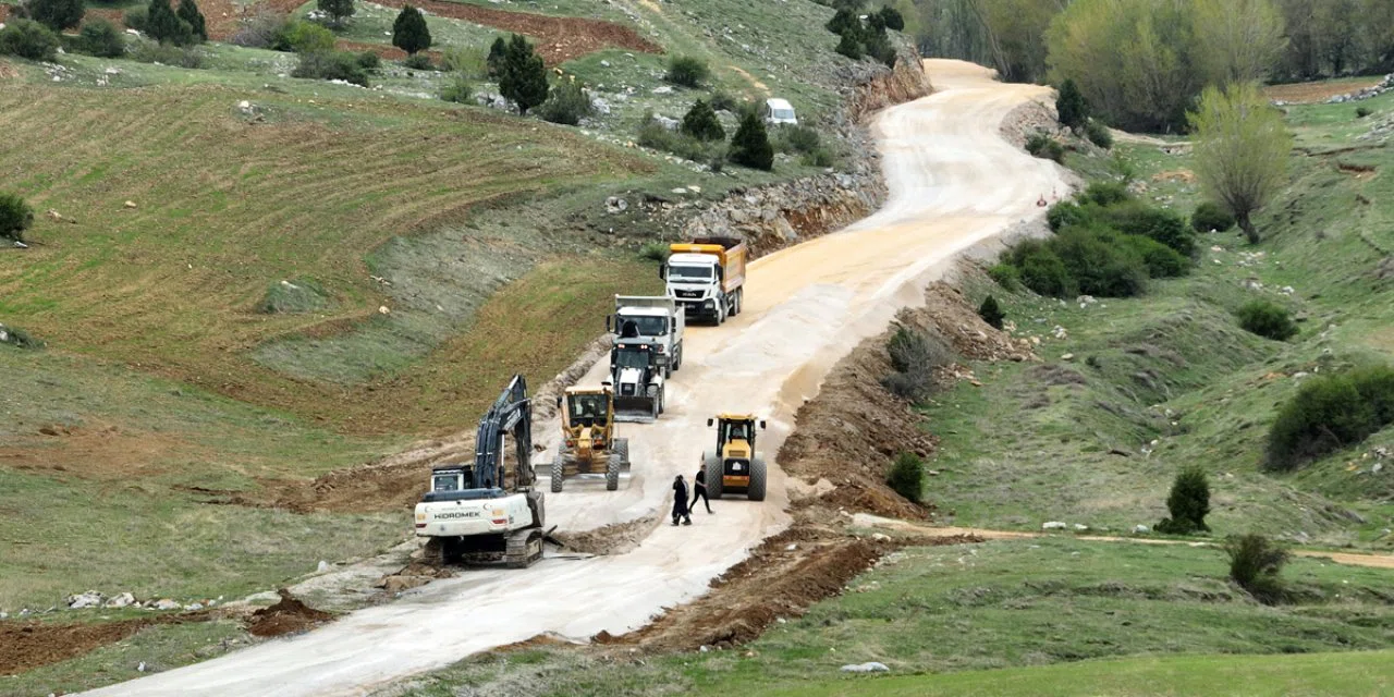 Konya'da alt yapı sezonu başladı! Yollar bakıma giriyor