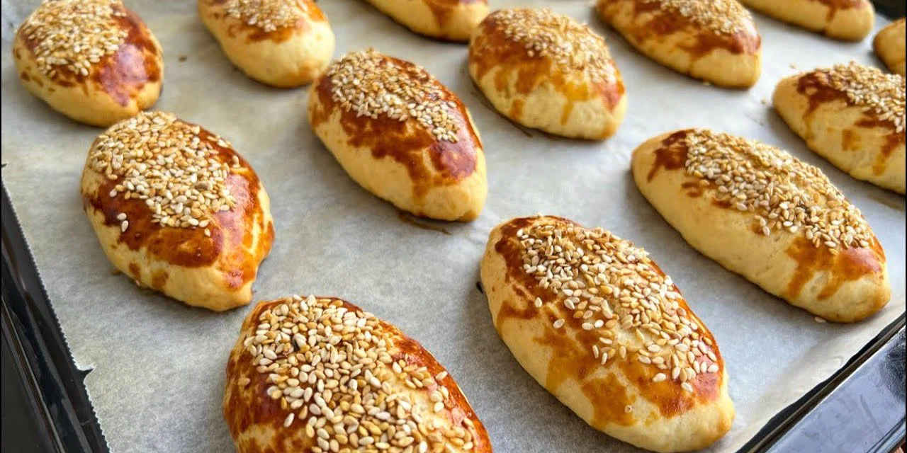Mayalamayı beklemeden hızlıca poğaça yapmanın püf noktası. Aynı pastane usulü oluyor
