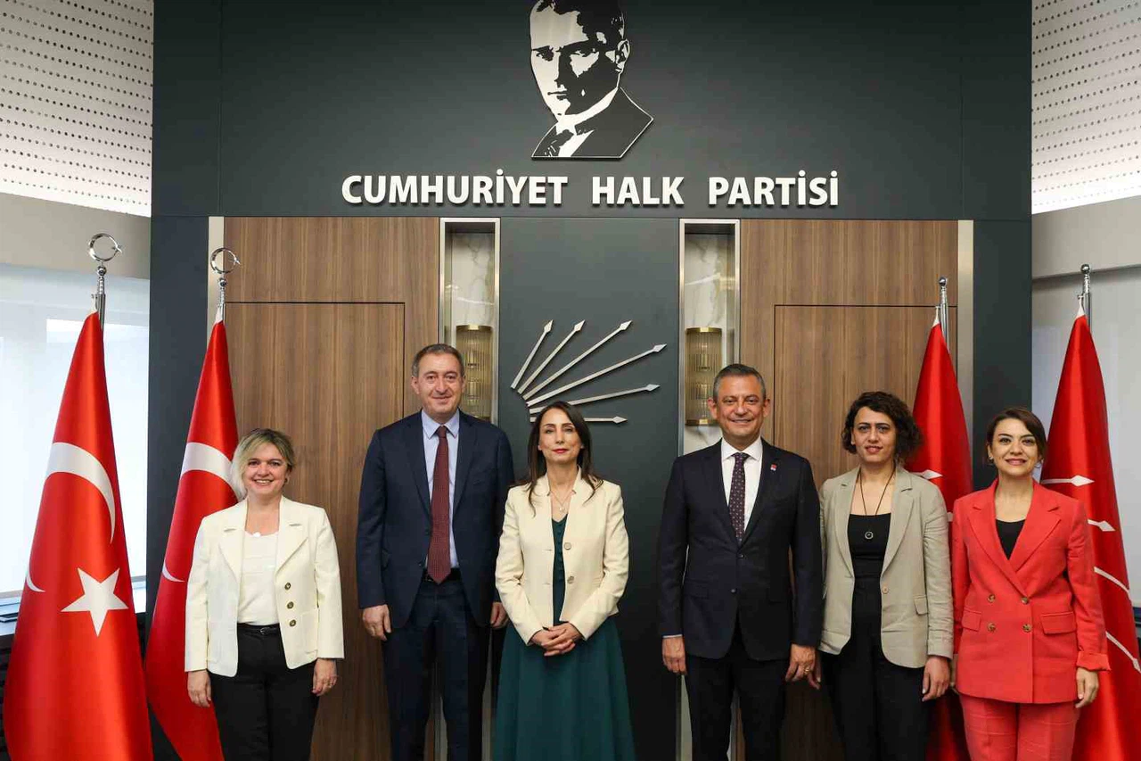 DEM Parti’den CHP’ye ziyaret