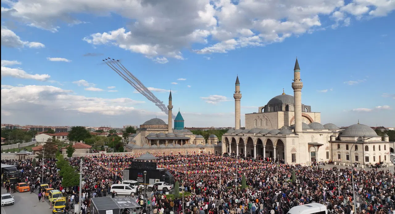 Hz. Mevlana'nın Konya'ya gelişi uçak gösterisi ile kutlandı