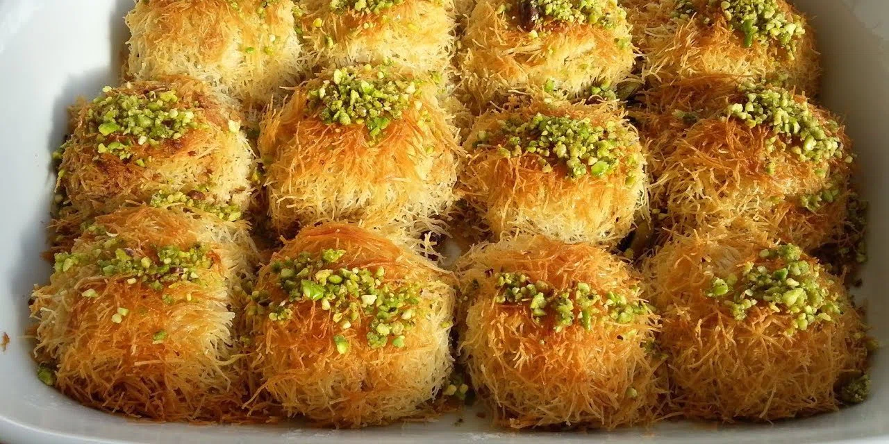 Konyalı ev hanımları bu işi çok daha iyi başarıyor. Kadayıf tatlısına lezzet katan tüyoymuş