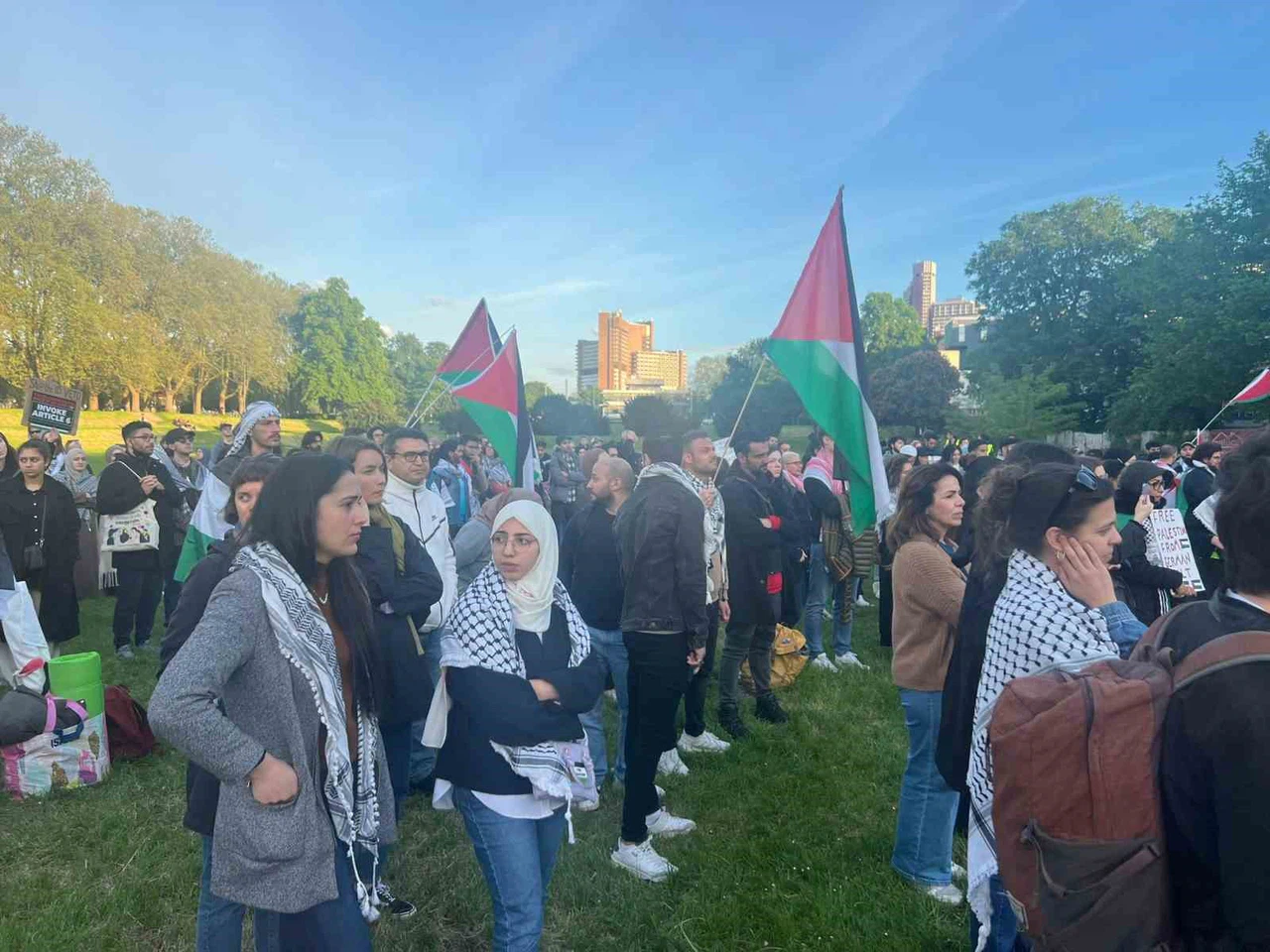 Köln Üniversitesi’nde yüzlerce kişiden “Filistinlilerin yanındayız” mesajı