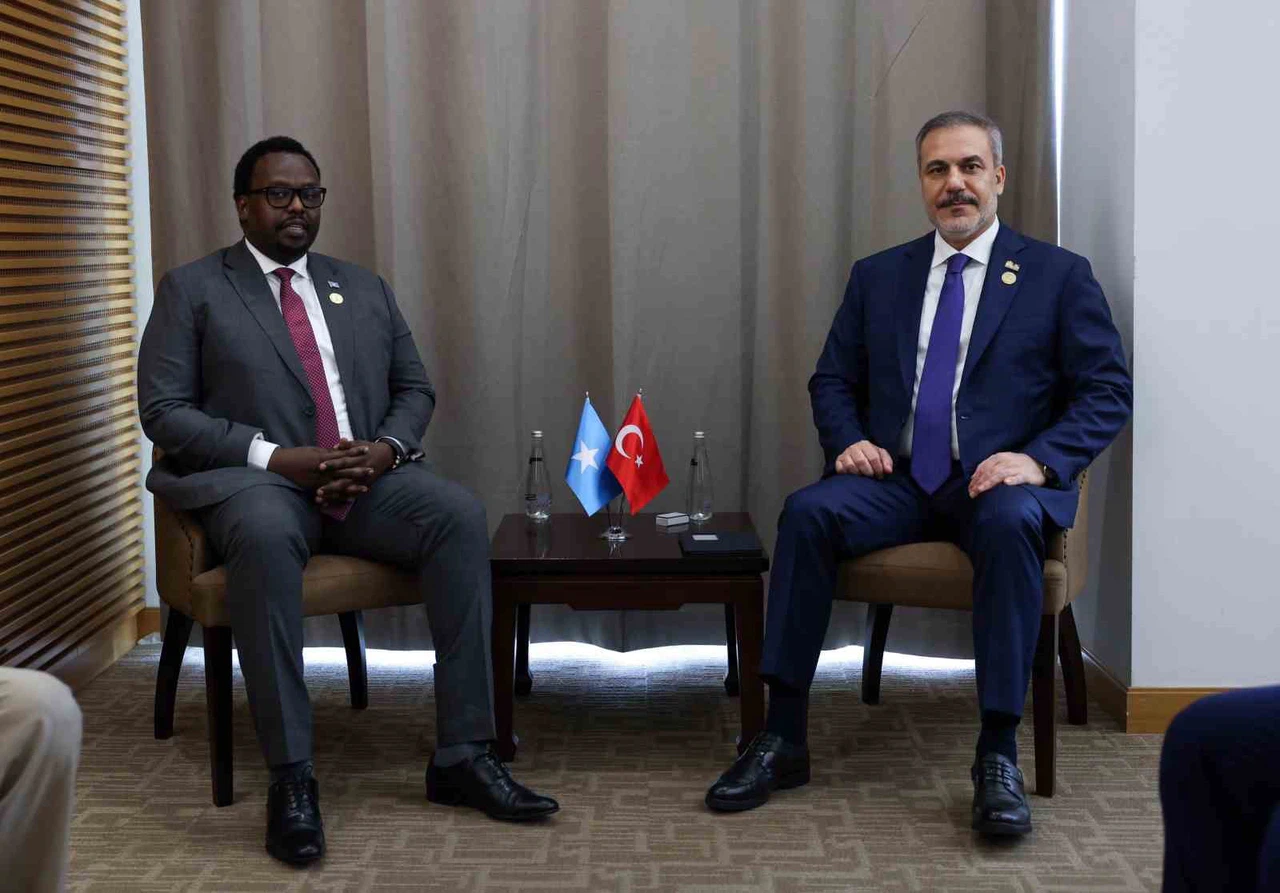 Bakan Fidan, Azerbaycanlı ve Somalili mevkidaşlarıyla görüştü