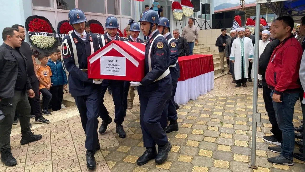Şehit Astsubay Kıdemli Çavuş Ata Göçmen son yolculuğuna uğurlandı