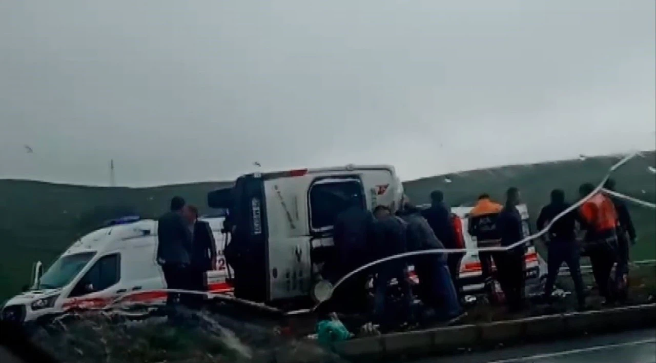 Feci kazada can pazarı yaşandı: 1 ölü, 13 yaralı