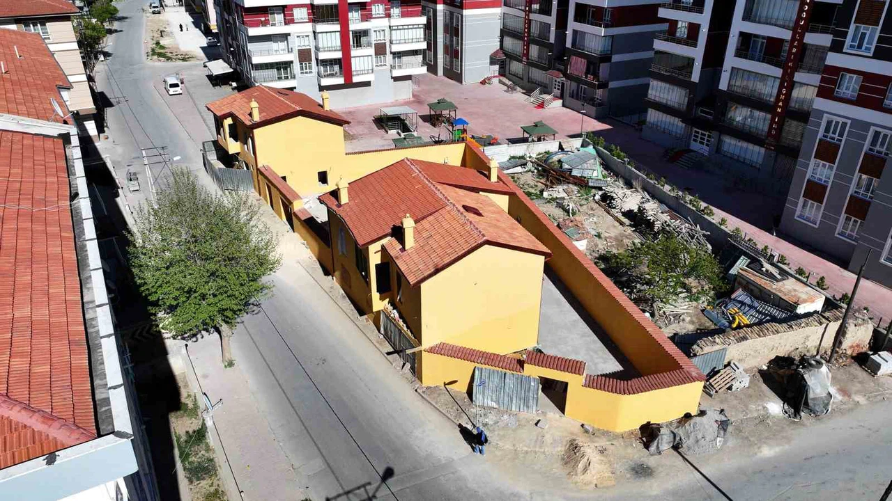 Konya'daki 100 yıllık yapılar ayağa kalkıyor