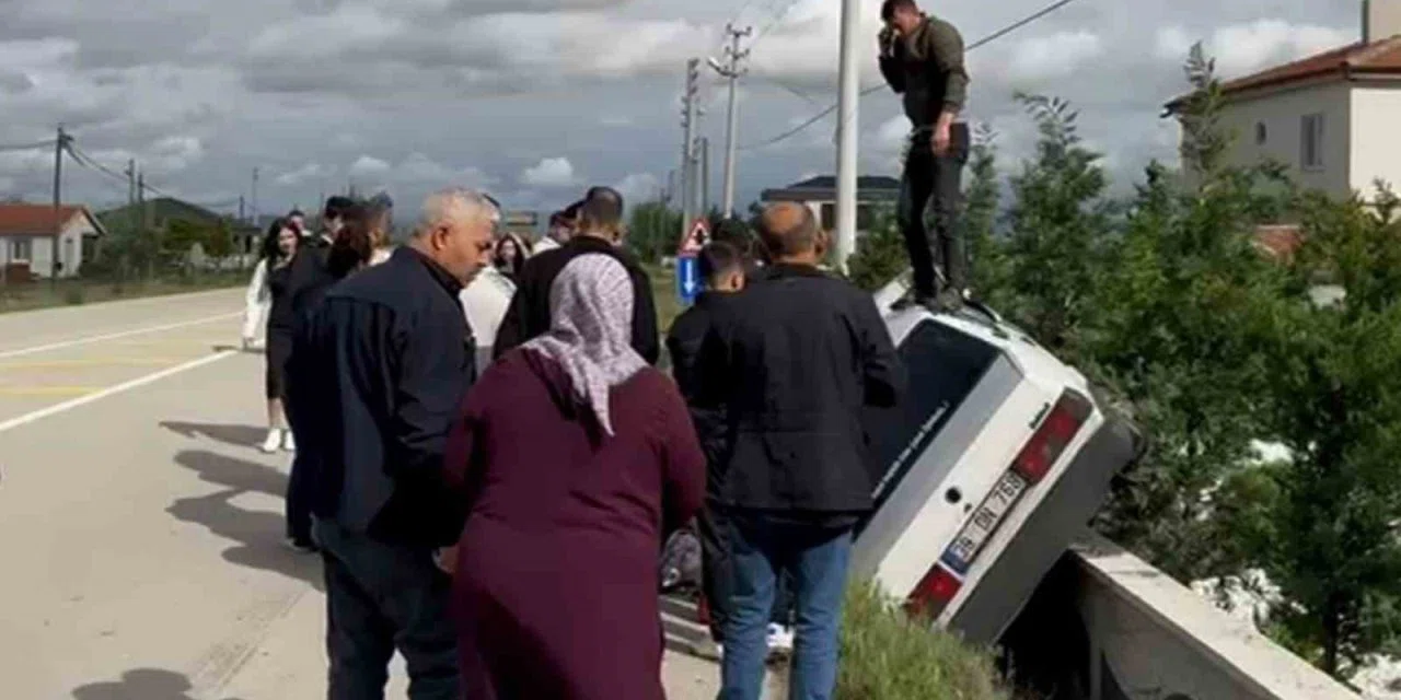 Arabanın üzerine çıkıp yaralıları izledi, yardım çağırdı